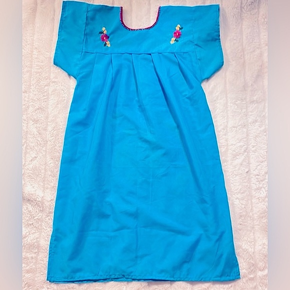 Embroidered handmade Mexican dress - Picture 2 of 9